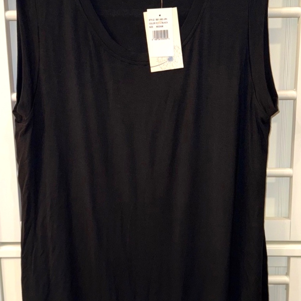 Everleigh Black Sleeveless Tee Top Size Medium BRAND NEW